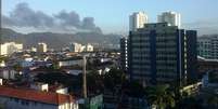 <p>Trabalho em Santos mobiliza 140 bombeiros e 49 viaturas</p>  Foto: Marcio Tovar / vc repórter