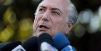 Brazil's Vice President Michel Temer speaks during a news conference in front of Alvorada Palace after a meeting with Brazil's President Dilma Rousseff in Brasilia October 28, 2014.  Foto: Ueslei Marcelino (BRAZIL - Tags: POLITICS) / Reuters