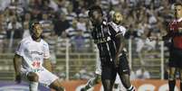 Vagner Love fez um dos gols do Corinthians em jogo ruim com reservas  Foto: Bê Caviquioli / Futura Press