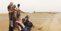 Estado Islâmico executou os médicos com tiro na cabeça  Foto: Daily Mail / Reprodução