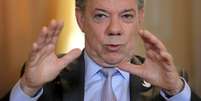 O presidente da Colômbia, Juan Manuel Santos, concede entrevista à Reuters no palácio presidencial em Bogotá nesta semana. 07/04/2015  Foto: José Miguel Gómez / Reuters