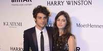 <p>Chay Suede e Laura Neiva foram ao baile de gala anual da amfAR</p>  Foto: Francisco Cepeda e Leo Franco / AgNews