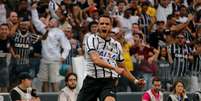 Renato Augusto marcou o gol da vit&oacute;ria corintiana em Itaquera  Foto: Fernando Dantas / Gazeta Press