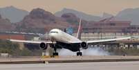 Avião fretado da Delta pousa no aeroporto Sky Harbor, em Phoenix, nos Estados Unidos. 26/01/2015  Foto: Kirby Lee / Reuters