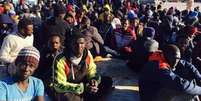 Milhares de imigrantes arriscam a travessia do Mediterrâneo para chegar à Europa  Foto: BBCBrasil.com