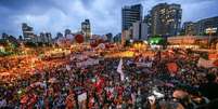 <p>Ato contra a terceirização promovido por centrais sindicais, movimentos sociais e partidos de esquerda no Largo da Batata, em São Paulo</p>  Foto: Twitter