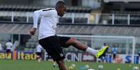 Robinho liderou o último treino santista na Vila e volta neste domingo  Foto: Ivan Storti / Divulgação Santos FC