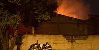 Incêndio atinge fábrica na zona leste de São Paulo  Foto: Leonardo Benassatto / Futura Press