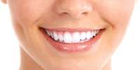 Dieta balanceada pode ajudar a ter dentes mais fortes e brancos, hálito fresco e gengiva saudável  Foto: kurhan / Shutterstock