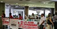 Protesto no aeroporto de Brasília  Foto: Charles Sholl / Futura Press