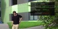 O aparelho foi desenvolvido na Universidade de Ulm, Alemanha,  e trabalha em parceria com o Google Glass  Foto: YouTube / Reprodução