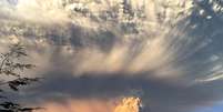 Vulcão Calbuco entra em nova erupção, mantendo alerta vermelho no Chile   Foto: Rafael Arenas / Reuters