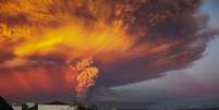 Vulcão Calbuco visto da cidade chilena de Puerto Montt. 22/4/2015  Foto: Sergio Candia / Reuters