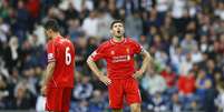 Capitão Steven Gerrard se decepciona com mais um resultado ruim para o Liverpool  Foto: Darren Staples / Reuters