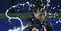 Nishikori faz festa com título em Barcelona  Foto: Manu Fernandez / AP