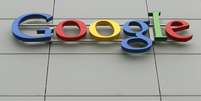 El logo de Google en su centro de ingeniería en Zúrich, abr 16 2015. Google Inc anunció el lanzamiento de un portal experimental que permite a las personas interesadas del rubro vender sus patentes a la compañía estadounidense.  Foto: Arnd Wiegmann / Reuters