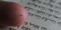 Menor bíblia do mundo será exposta em Israel  Foto: Divulgação