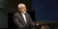 O chanceler iraniano, Mohammad Javad Zarif, discursa na ONU durante a abertura do encontro de revis&atilde;o do Tratado de N&atilde;o Prolifera&ccedil;&atilde;o de Armas Nucleares (TNP), em Nova York, nesta segunda-feira. 27/04/2015  Foto: Mike Segar / Reuters