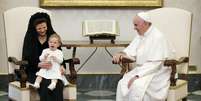 A rainha Silvia, da Suécia, e sua neta, princesa Leonor, se reunem com o Papa Francisco durante audiência privada no Vaticano  Foto: Max Rossi / EFE