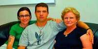 Rodrigo Gularte com a mãe e a prima  Foto: BBC Mundo / Copyright