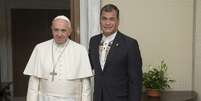 Papa Francisco em encontro com o presidente equatoriano Rafael Correa  Foto: Osservatore Romano / Reuters