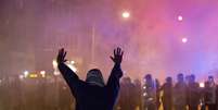 Dez detidos em confrontos registrados em Baltimore após toque de recolher   Foto: Matt Rourke / AP