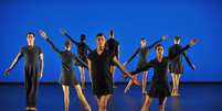 Em cena, bailarinos da Michael Clark Company, onde rigor técnico é marcante
  Foto: Hugo Glendinning  / Divulgação