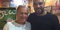 Zico e Adriano se encontraram nesta quinta-feira, no Rio de Janeiro  Foto: Facebook / Reprodu&ccedil;&atilde;o
