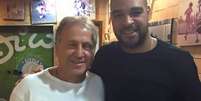 Zico e Adriano se encontraram nesta quinta-feira, no Rio de Janeiro  Foto: Facebook / Reprodução