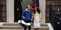 William e Kate querem criar filhos longe dos flashes  Foto: AFP