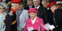 Rainha Elizabeth II apareceu de rosa em parada militar  Foto: John Giles / AP