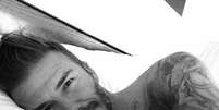 Beckham estreou no Instagram com uma foto ainda na cama  Foto: @davidbeckham / Instagram / Reprodu&ccedil;&atilde;o