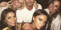 "Ótimo ver essas senhoras tímidas e reservadas. Nunca um momento de tédio", escreveu David Beckham na legenda ao lado da mulher, da atriz Eva Longoria e de Emma Bunton e Mel C  Foto: @davidbeckham / Instagram / Reprodução