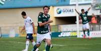 Felipe Menezes deixou o Palmeiras pela porta dos fundos e tem brilhado no Goi&aacute;s  Foto: Site do Goi&aacute;s / Divulga&ccedil;&atilde;o
