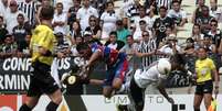 Final do Campeonato Cearense foi marcada pela invasão de torcedores  Foto: LC Moreira / Futura Press