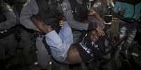 Incidentes entre emigrantes etíopes e Polícia deixa 63 feridos em Tel Aviv  Foto: Baz Ratner / Reuters
