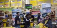 Comércio brasileiro tem enfrentado dificuldades  Foto: Oli Scarff / Getty Images