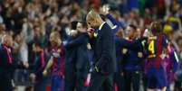 Pep Guardiola deve ter sentido saudade do Barcelona. Ex-treinador do time, hoje no Bayern, saiu de campo cabisbaixo  Foto: Kai Pfaffenbach / Reuters