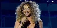 Mariah Carey investe em decote profundo para estrear turn&ecirc; em Las Vegas  Foto: Getty Images