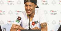 Neymar fez compara&ccedil;&otilde;es entre seu estilo no futebol e no poker  Foto: PokerStars / Divulga&ccedil;&atilde;o
