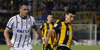 Corinthians e Guaraní se enfrentam na Arena às 22h de quarta  Foto: Norberto Duarte / AFP