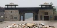 Fachada do campo de concentração nazista de Mauthausen, na Áustria  Foto: Twitter