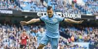 Aguero fez a festa da torcida ao marcar tr&ecirc;s gols  Foto: Jon Super / AP