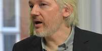 Fundador do WikiLeaks, Julian Assange, durante entrevista coletiva na embaixada do Equador em Londres em agosto de 20114  Foto: John Stillwell / Reuters