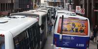 Ônibus ficaram estacionados na rua Boa Vista  Foto: Leonardo Benassatto / Futura Press