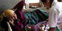 Dolma Tamang e seu bebê (Foto: Mirva Helenius / Cruz Vermelha Finlandesa)  Foto: BBC Mundo / Copyright