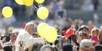 Papa Francisco na Praça de São Pedro, no Vaticano, em 13 de maio  Foto: Giampiero Sposito / Reuters