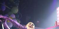 Miley Cyrus canta com os seios à mostra em Nova York, Estados Unidos  Foto: Getty Images