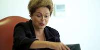 Presidente Dilma Rousseff durante encontro com o o presidente do Comitê Paralímpico Brasileiro no Palácio do Planalto, em Brasília, em 13 de maio  Foto: Ueslei Marcelino / Reuters