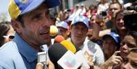 Líder da oposição, Henrique Capriles, critica o governo Maduro  Foto: Marco Bello / Reuters